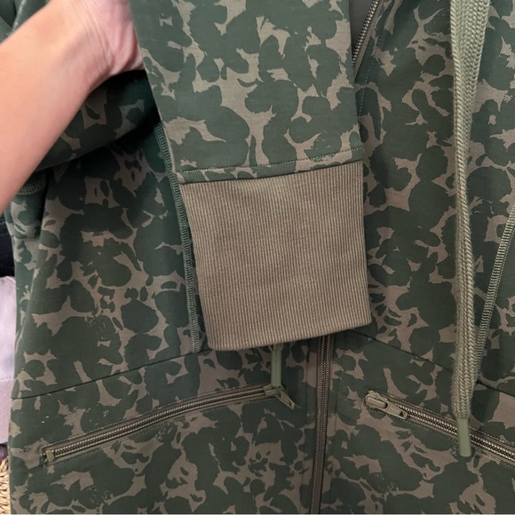 CAbi zip jacket medium Style 6030 - Picture 7 of 8